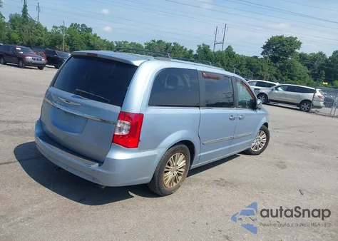2013 Chrysler Town & Country Limited z USA, uszkodzony, nr VIN 2C4RC1GG2DR515553
